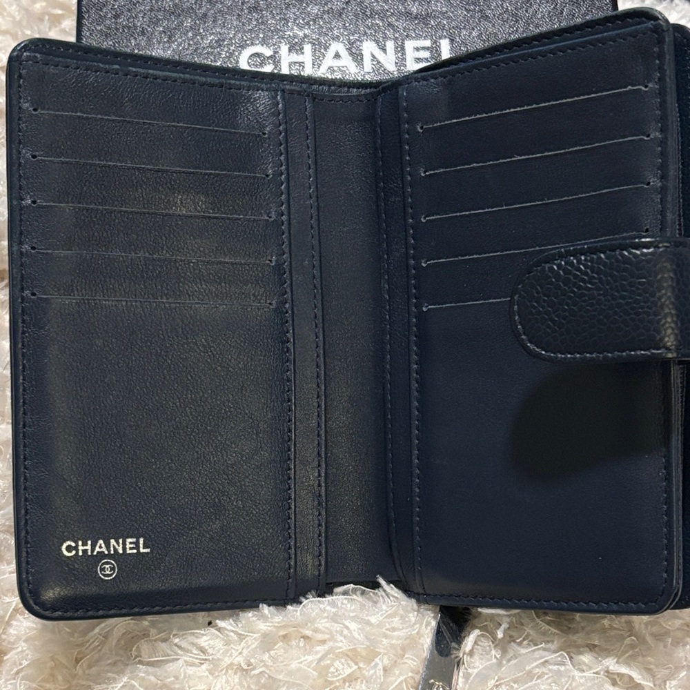 CHANEL Dark Blue CC Caviar Leather Wallet - Picture 15 of 16